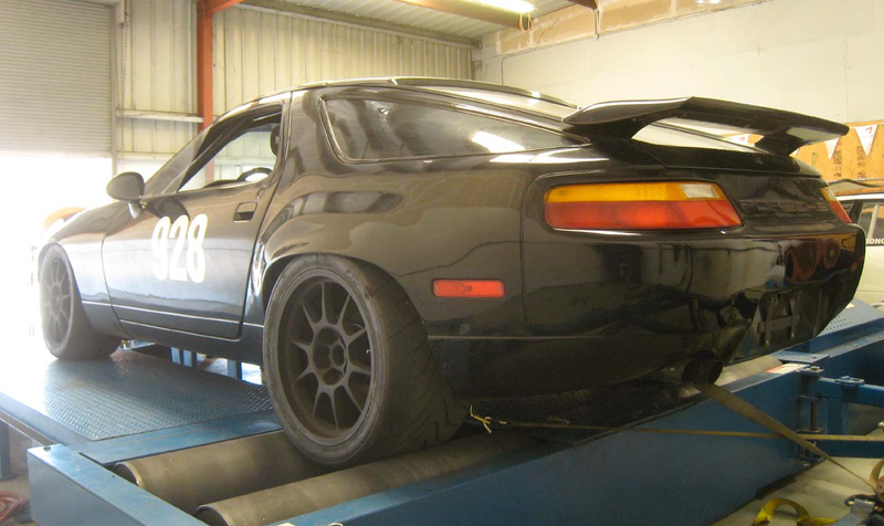 Illustration for article titled Which Would You Take: Lightweight Porsche 928 or LS1-Powered Mazda Miata?